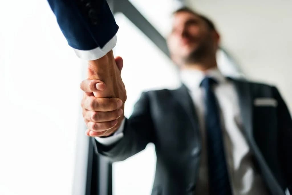 Firma de un contrato de fideicomiso
